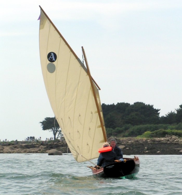 Standing lug sail